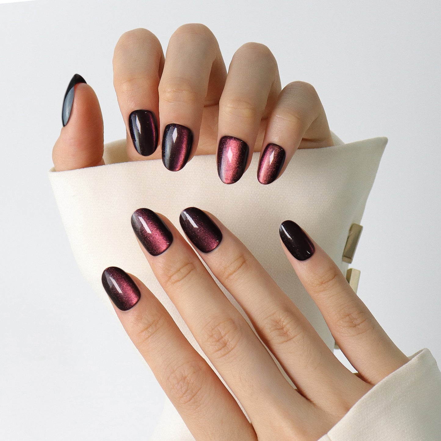 Maroon Sparking, Cat Eye Effect, Press-on Nails, Oval Shape, Short Length, 24 Pieces, Gel Polish Finish