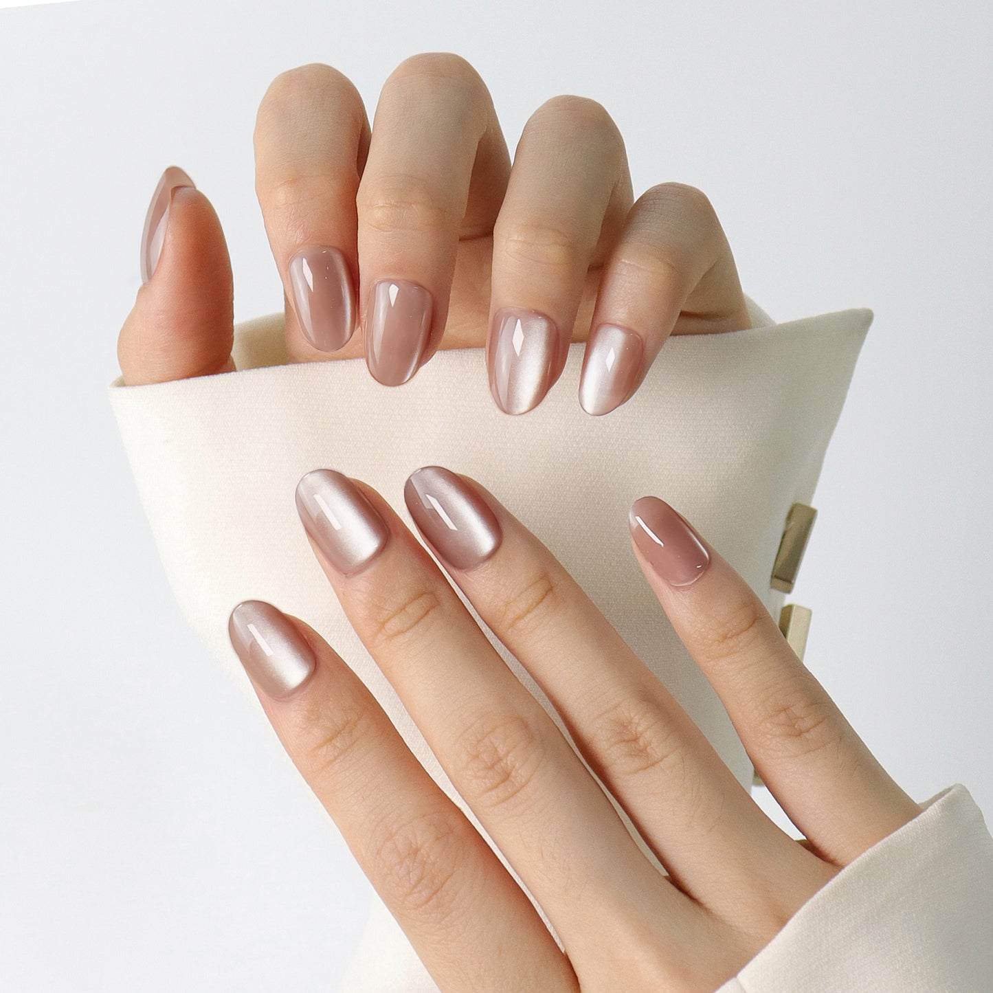 Nude Sparking, Cat Eye Effect, Press-on Nails, Oval Shape, Short Length, 24 Pieces, Gel Polish Finish