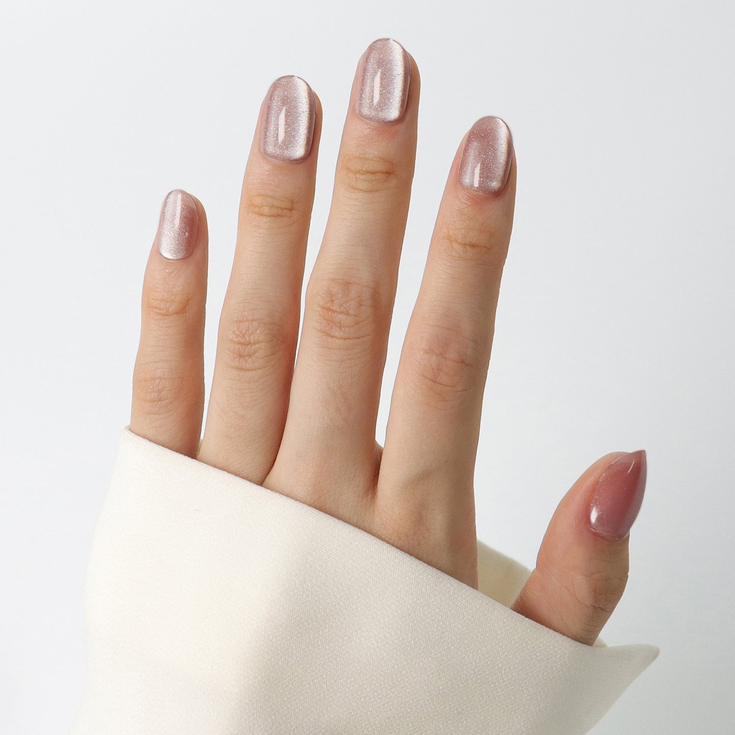Nude Sparking, Cat Eye Effect, Press-on Nails, Oval Shape, Short Length, 24 Pieces, Gel Polish Finish