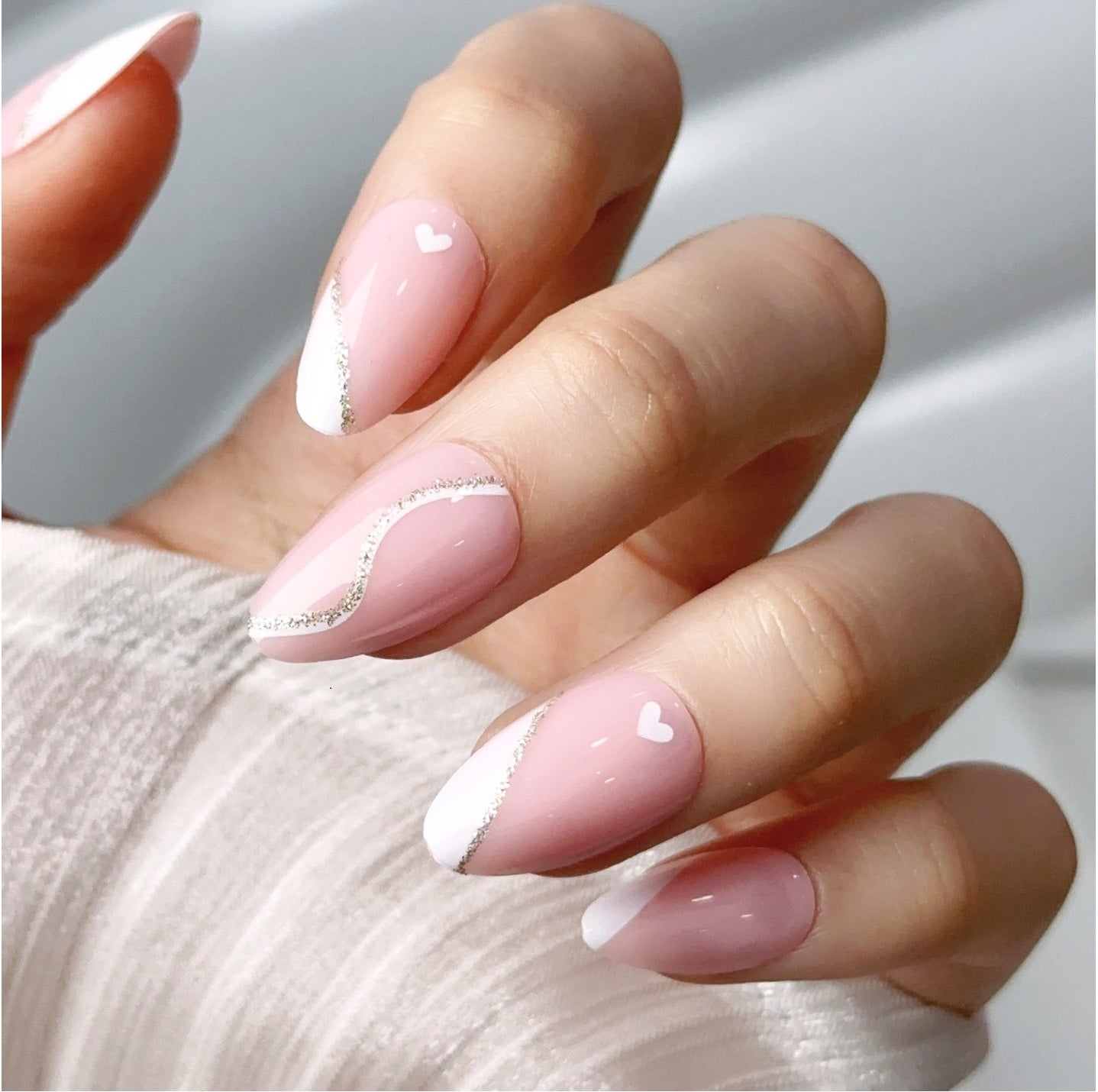 Elegant pink with Silver accents Design, Press-on Nails, Almond Shape, Medium Length, 24 Pieces, Gel Polish Finish