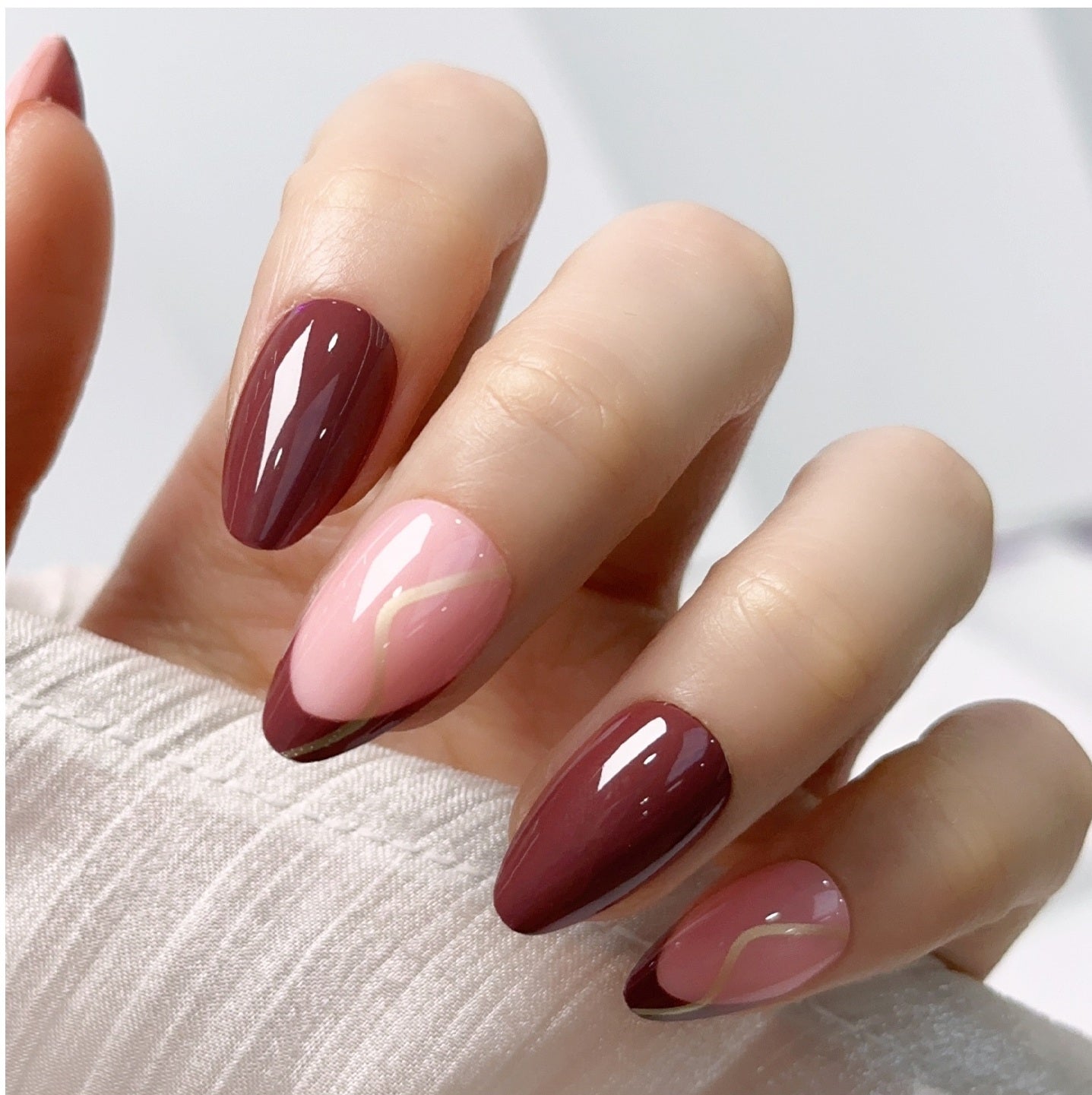 Pink Blush Gold Wave Design, Nail Art, Press-on Nails, Almond Shape, Medium Length, 24 Pieces, Gel Polish Finish