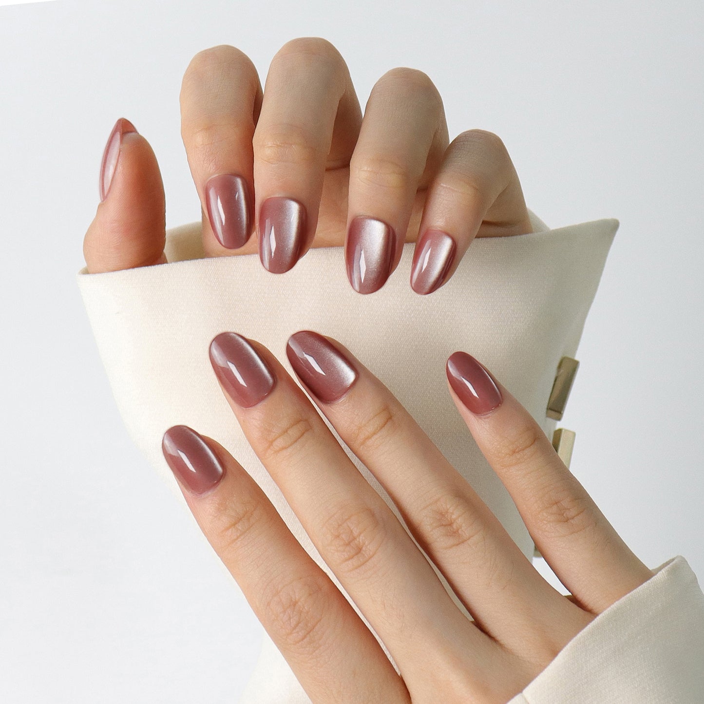 Red Velvet Sparking, Cat Eye Effect, Press-on Nails, Oval Shape, Short Length, 24 Pieces, Gel Polish Finish